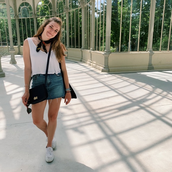 Meet your Posher, Caty - Picture 2 of 5